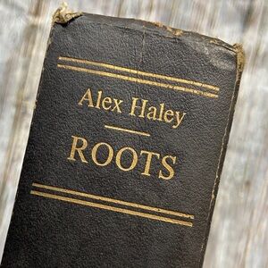 Vintage Classic Alex Haley 'Roots' Hardcover Book copyright 1976